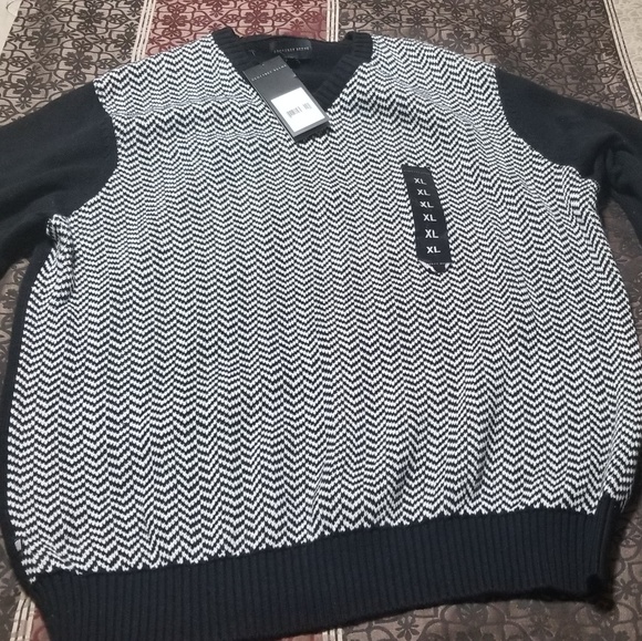 Geoffrey Beene Other - Geoffrey Beene v- neck sweater